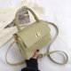 thumbnail image 5 of Bolso de mano clásico retro tipo clutch de PU con hebilla oculta adecuado para damas., 5 of 5