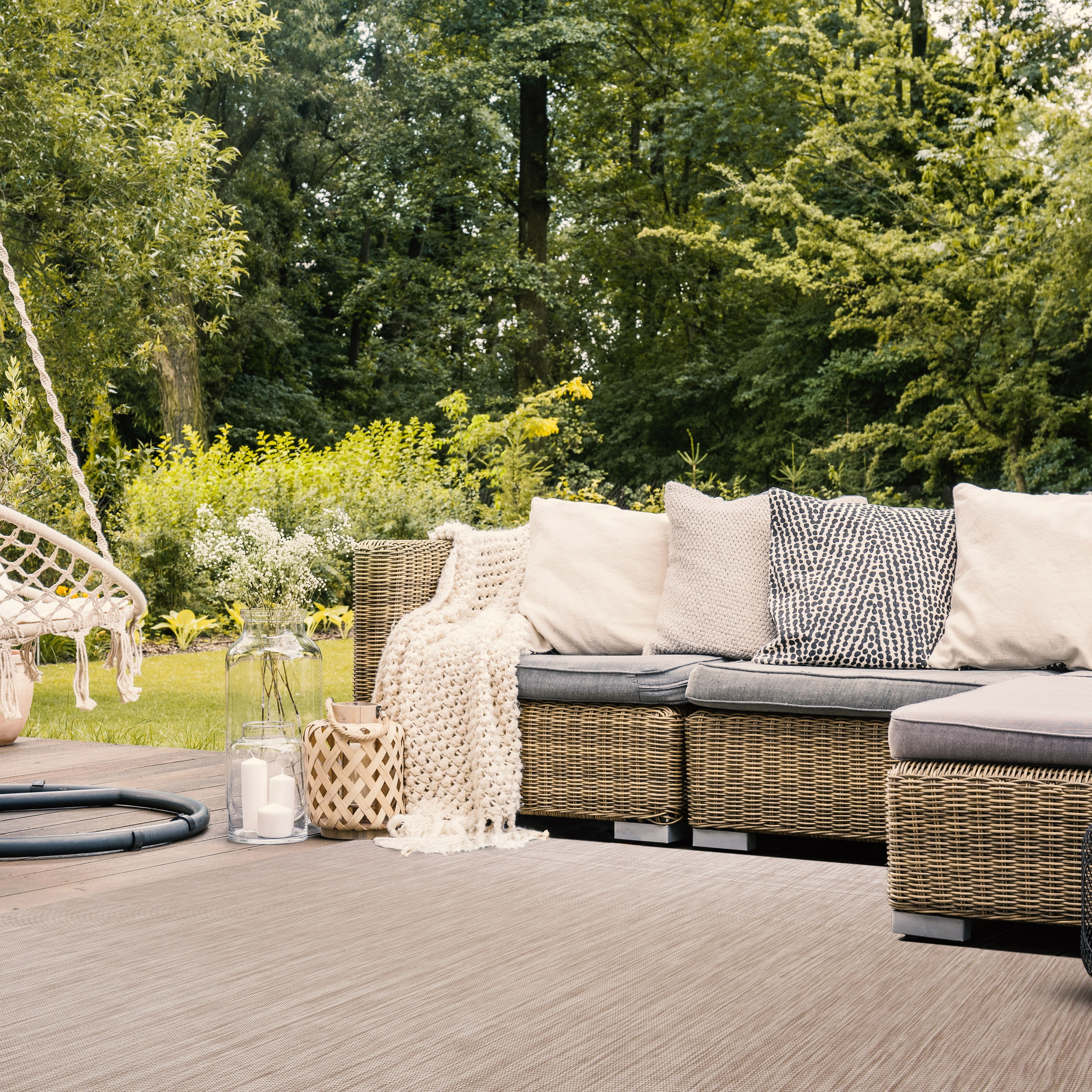 SAFAVIEH Beach House Tayler Solid Indoor/Outdoor Area Rug, Beige, 6'7" x 6'7" Square