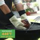 thumbnail image 4 of Guantes para asar GEEKHOM, resistentes al calor, guantes de horno, color beige, 4 of 8