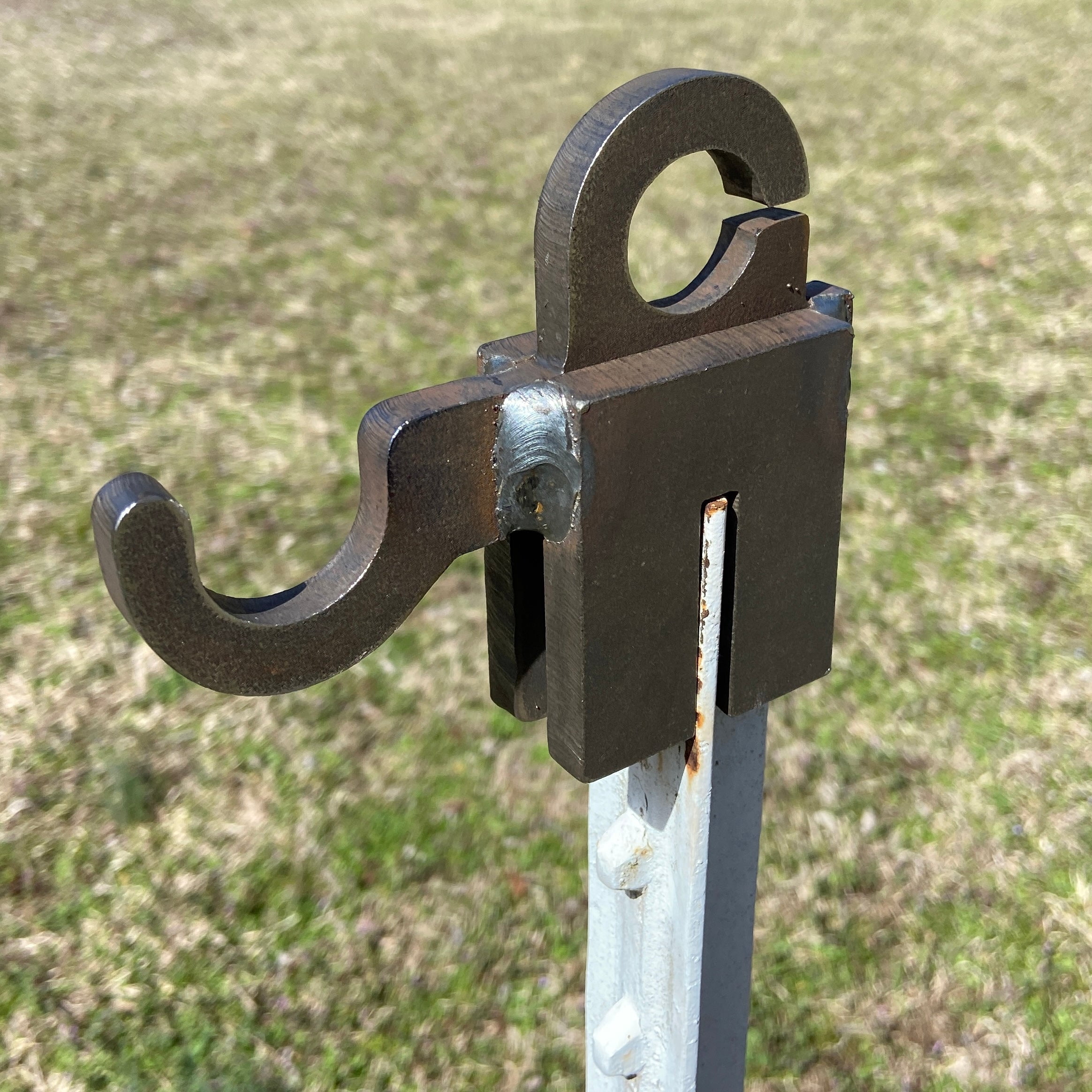 Magnum Target 3/8â€ AR500 Steel Shooting Target Conduit T-Post Pipe Stand - 2 Mounts / 4 Hooks - TPPS2-CH4-KIT
