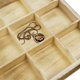 thumbnail image 5 of Caja de almacenamiento de exhibición de madera con tapa de vidrio templado para joyas y cuentas oso de fresa, 5 of 5