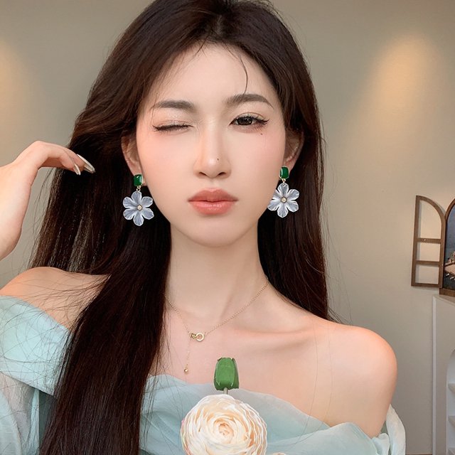 Pendientes de aguja de plata S925 con forma de flor y diseño de nicho, pendientes dulces de color blanco puro para mujer