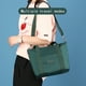 thumbnail image 5 of Bolso bandolera impermeable de gran capacidad | Bolsa de viaje y gimnasio de nailon de 15-20 L para hombres, mujeres y estudiantes | Bolso de hombro compatible con portátiles para el trabajo, la, 5 of 9
