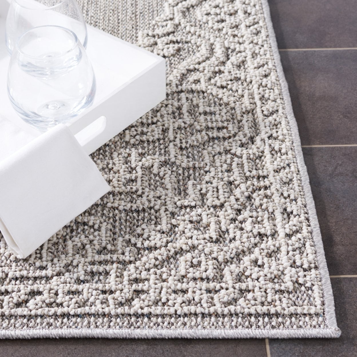 SAFAVIEH Global Vernon Abstract Indoor/Outdoor Area Rug, Grey/Ivory, 5'3" x 7'6"