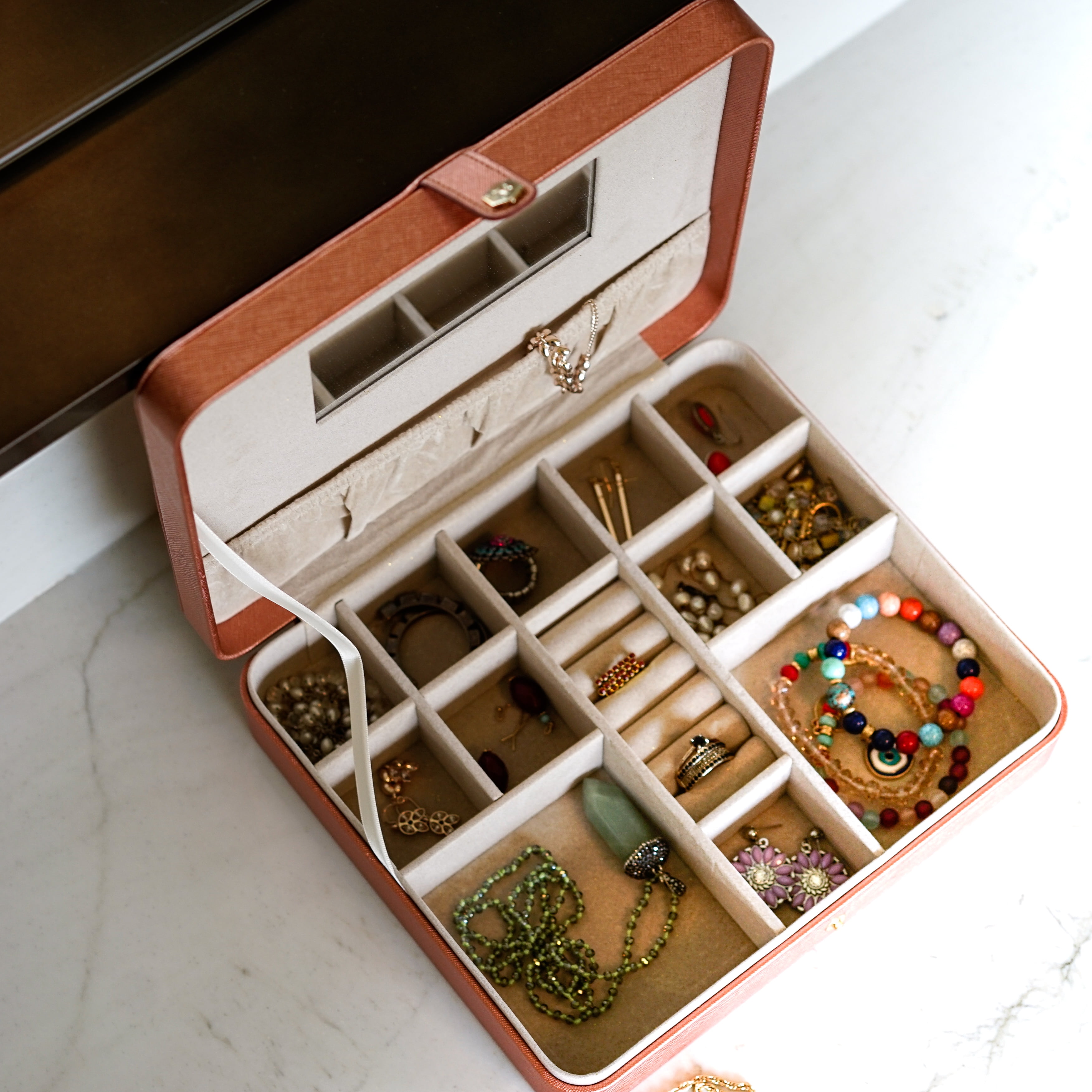 Larlary Travel Jewelry Box,Travel Jewelry Case,Seashell-Shaped Jewelry Box, Jewelry Organizer Box for Women, Jewelry Storage Box for Rings, Earrings