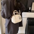 thumbnail image 4 of Bolso de almohada portátil, moderno y elegante, para mujer, nuevo bolso de hombro de estilo coreano, diseño de nicho, bolso de mensajero, 2025, 4 of 5