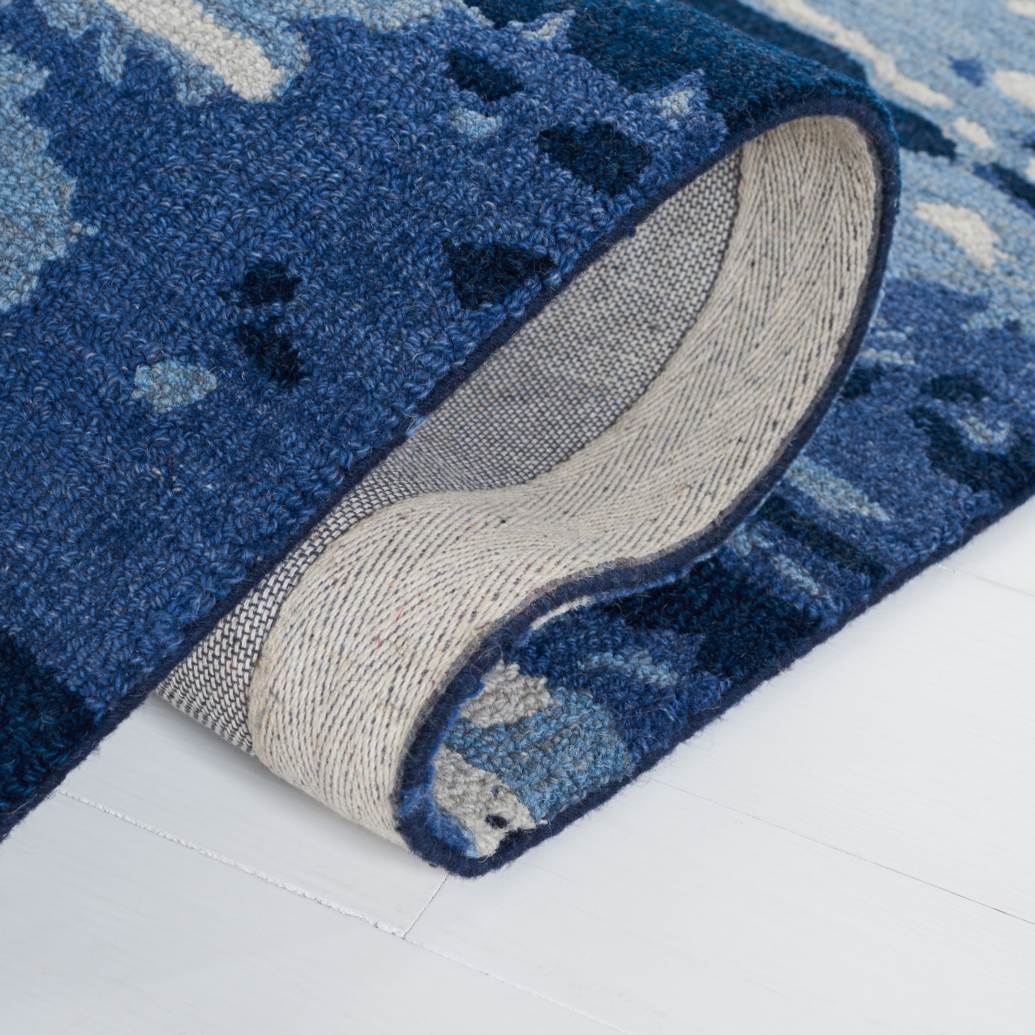 Safavieh Metro Jessy Camouflage Area Rug, Blue/Ivory, 5' x 8'