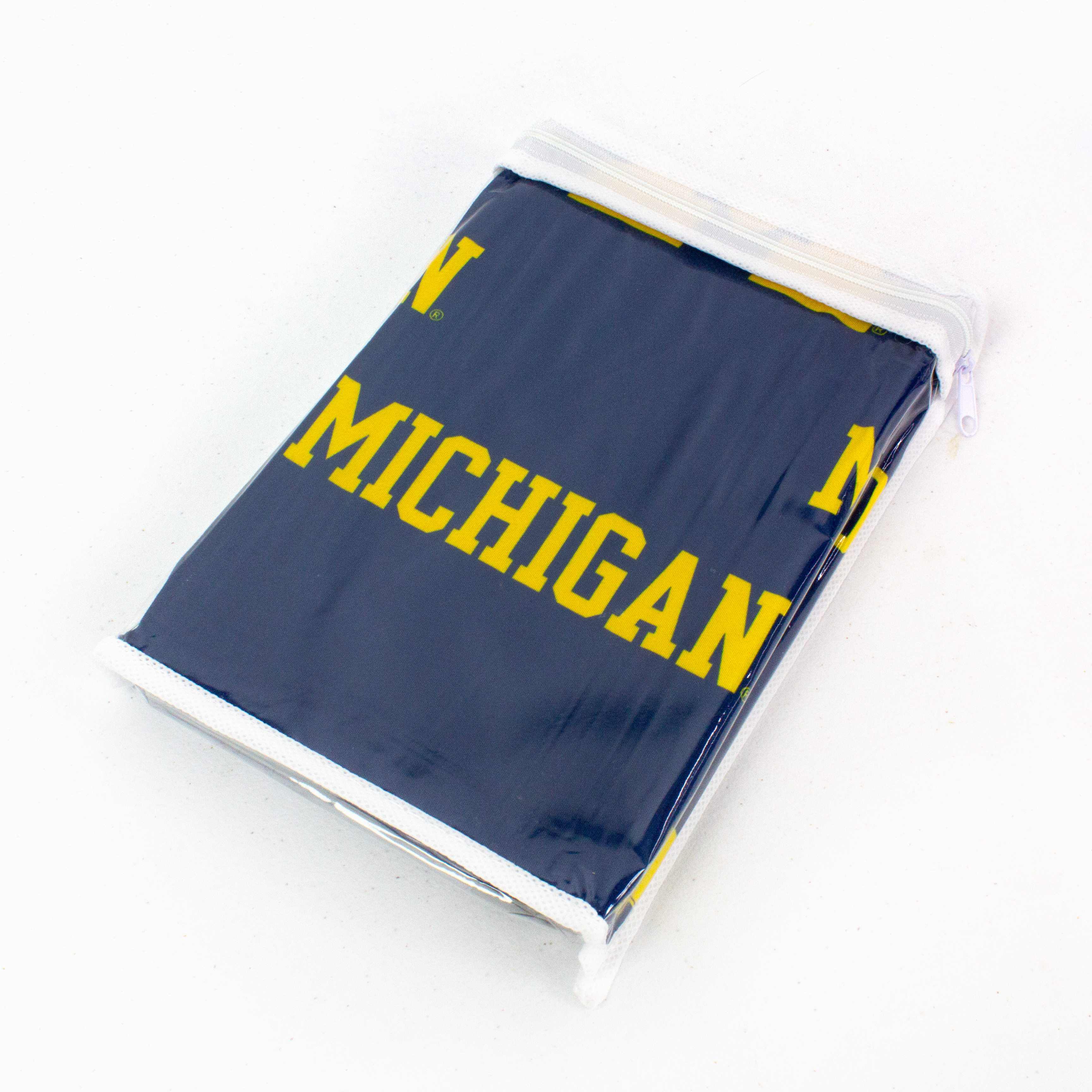 Michigan Wolverines Tailgating or Grilling Apron With 9" Pocket, Fully Adjustable