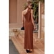 thumbnail image 5 of Vestido PRETTYGARDEN Maxi con Hombro Descubierto, Sin Mangas, Fruncido, Color Café XL, 5 of 8