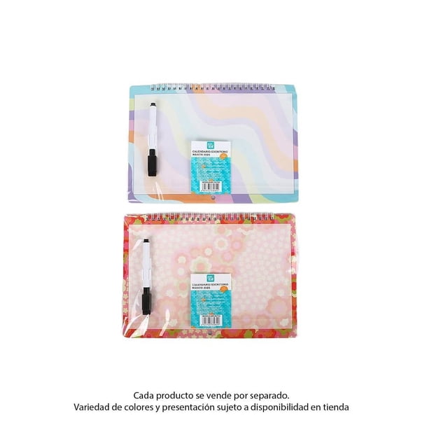 Calendario Pen+Gear Colgante o de Escritorio con Tablero Borrable Varios Modelos Multicolor 1 Pieza, calendario compacto con espiral superior y tablero borrable para anotaciones diarias, incluye marcador negro con borrador, diseño multicolor con patrones ondulados y florales, ideal para uso escolar y manualidades didácticas.