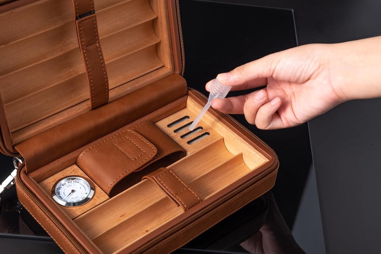 Leather Cigar Case, Portable Humidor Cigar Box With Humidifier,Capacity: 6 Pcs (brown)
