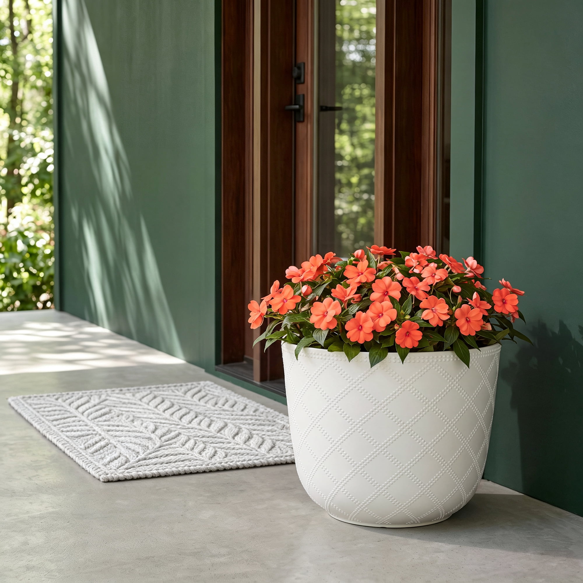 Mainstays Charlotte Round Recycled Resin Planter, Vanilla Dream, 16 in x 16 in x 12.5 in