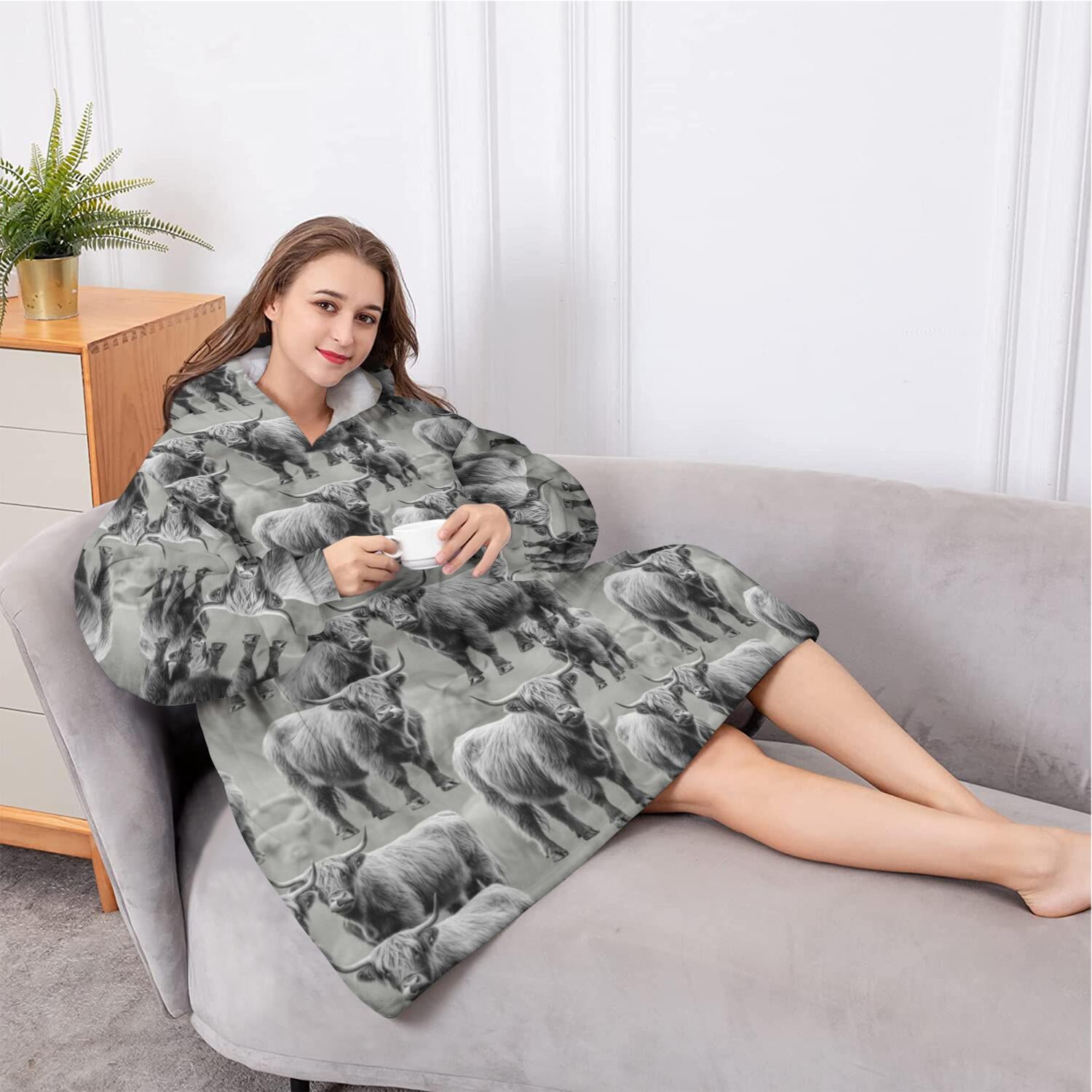 Oversized Wearable Blanket Hoodie,Gray Highland Cow Group Pattern Sherpa Blanket Hoodie with Super Pockets,Super Warm Fuzzy Pullover for Women & Men