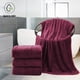 thumbnail image 2 of Juego de toallas de baño Cosy Family de microfibra, paquete de 4, color burdeos, 2 of 7