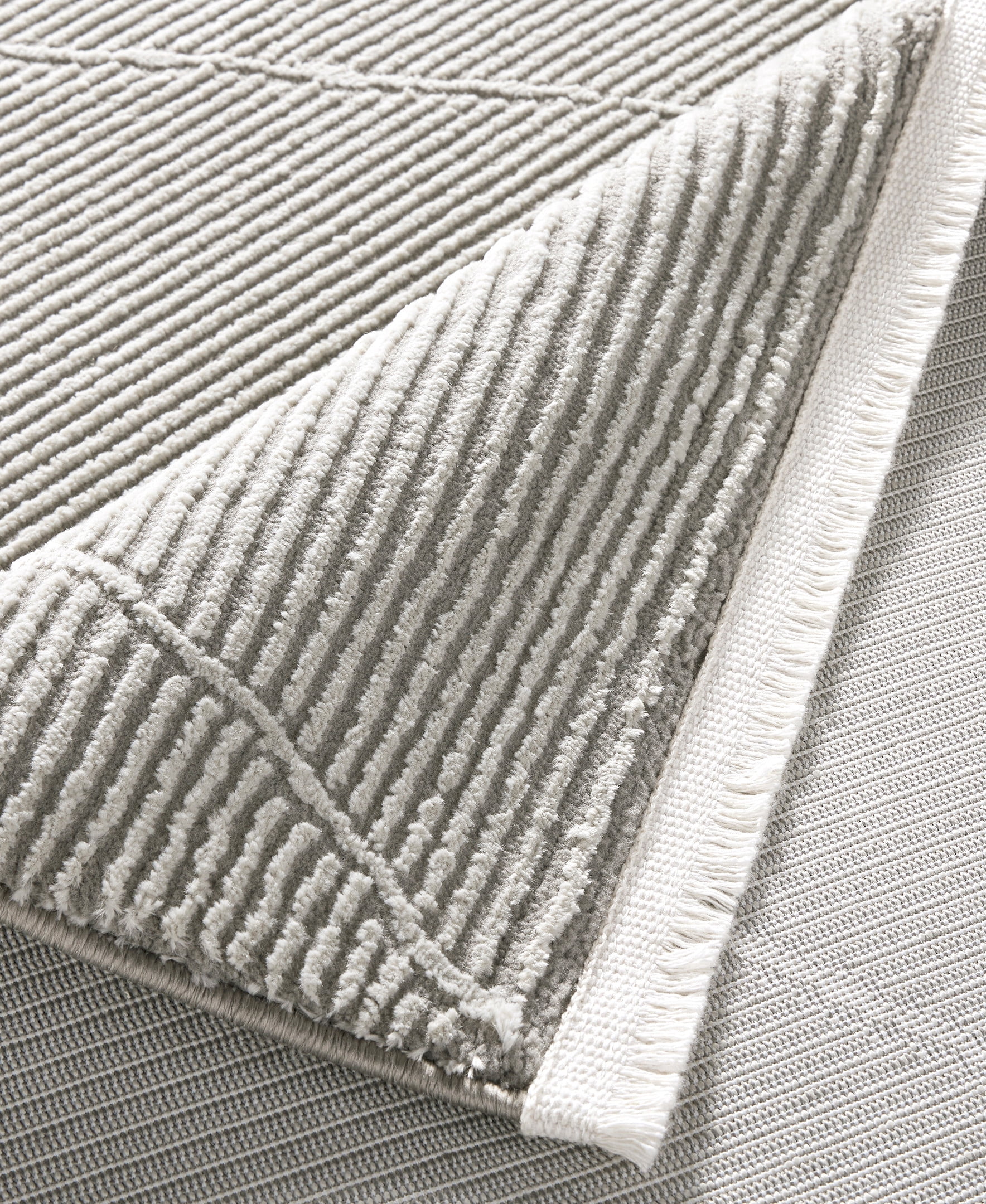 TOWN & COUNTRY LUXE Tretta Contemporary Diamonds Area Rug with Plush High-Low Texture, Grey, 6'6"x9'6"