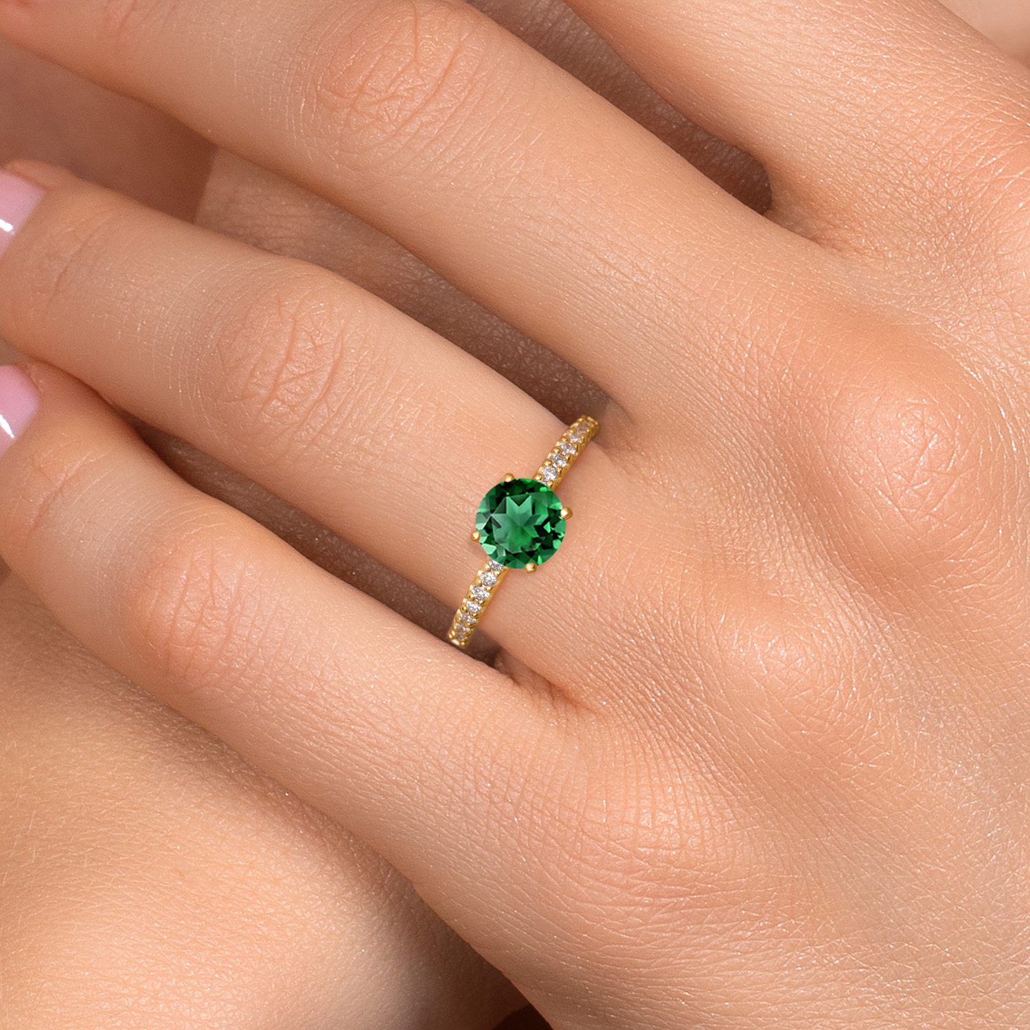Gem Stone King 14K Yellow Gold Green Nano Emerald and Lab Grown Diamond Engagement Ring for Women | 1.38 Cttw | Round 7MM | Gemstone Birthstone | Wedding Engagement Anniversary Ring| Size 8