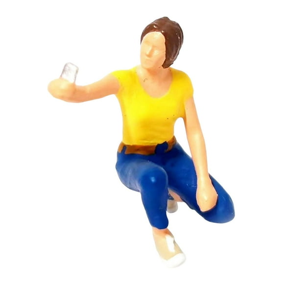 Figuras de personas pintadas de resina a escala 1/64, maqueta de diorama, maqueta de escena callejera, modelo DIY Amarillo