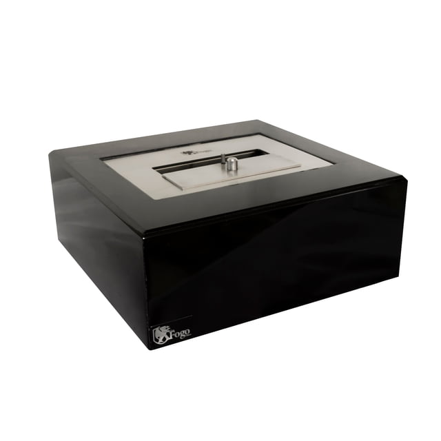 chimenea ecológica Casa Fogo México negra, vista 3/4 frontal de caja cuadrada baja (32 x 32 x 12 cm) con quemador de acero inoxidable en el centro y logotipo en el frente; capacidad 1.5 L, poder calorífico hasta 40 m2 y tiempo de quema 5–10 hrs; diseño minimalista para interiores, también suele usarse como centro decorativo en mesas.