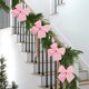 thumbnail image 5 of Lazo navideño grande de terciopelo para coronas y árboles - Pack de 4 lazos flocados en rojo, verde, rosa y blanco para decoración navideña interior al aire libre, 5 of 6