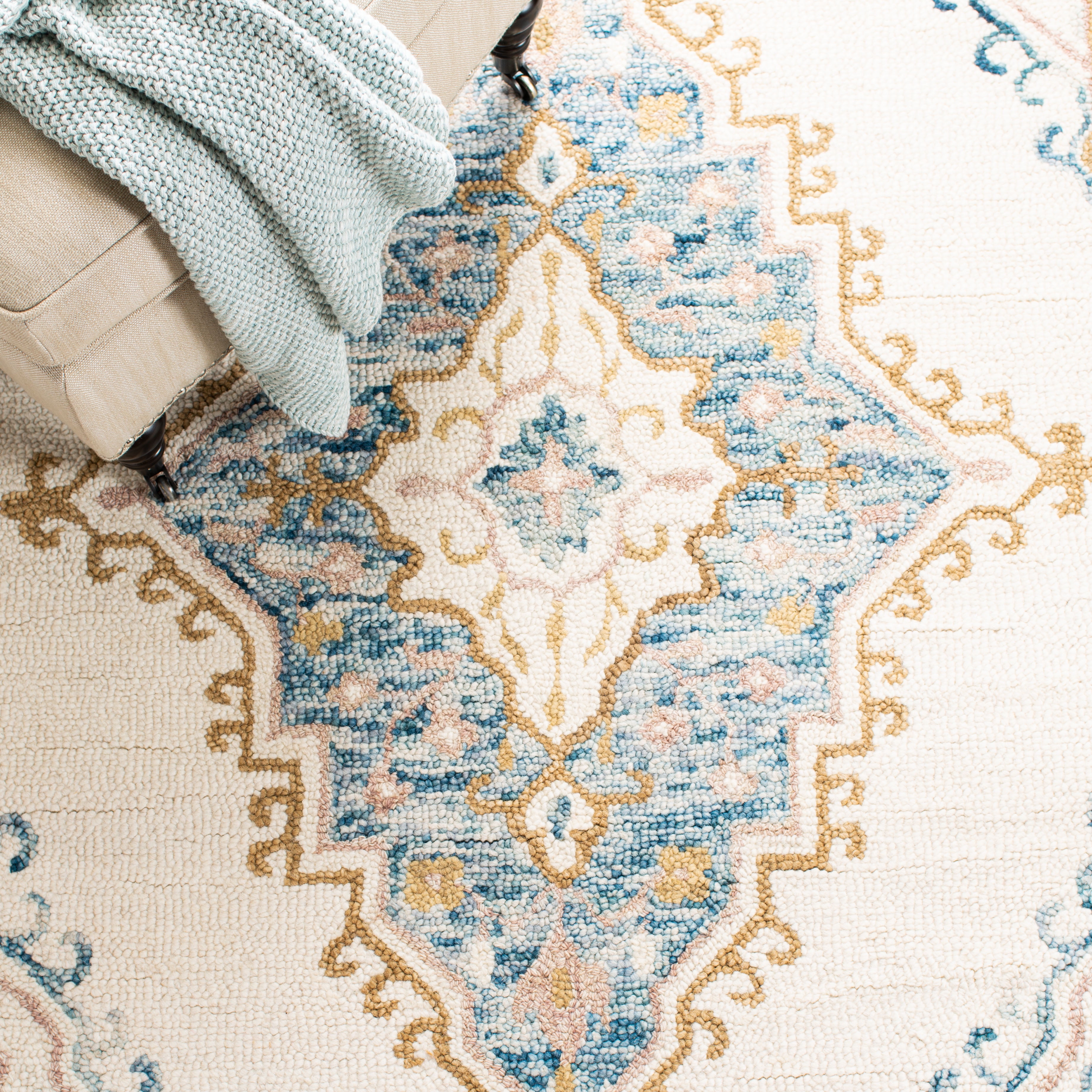 SAFAVIEH Micro-Loop Byron Geometric Striped Area Rug, Ivory/Blue, 5' x 5' Round