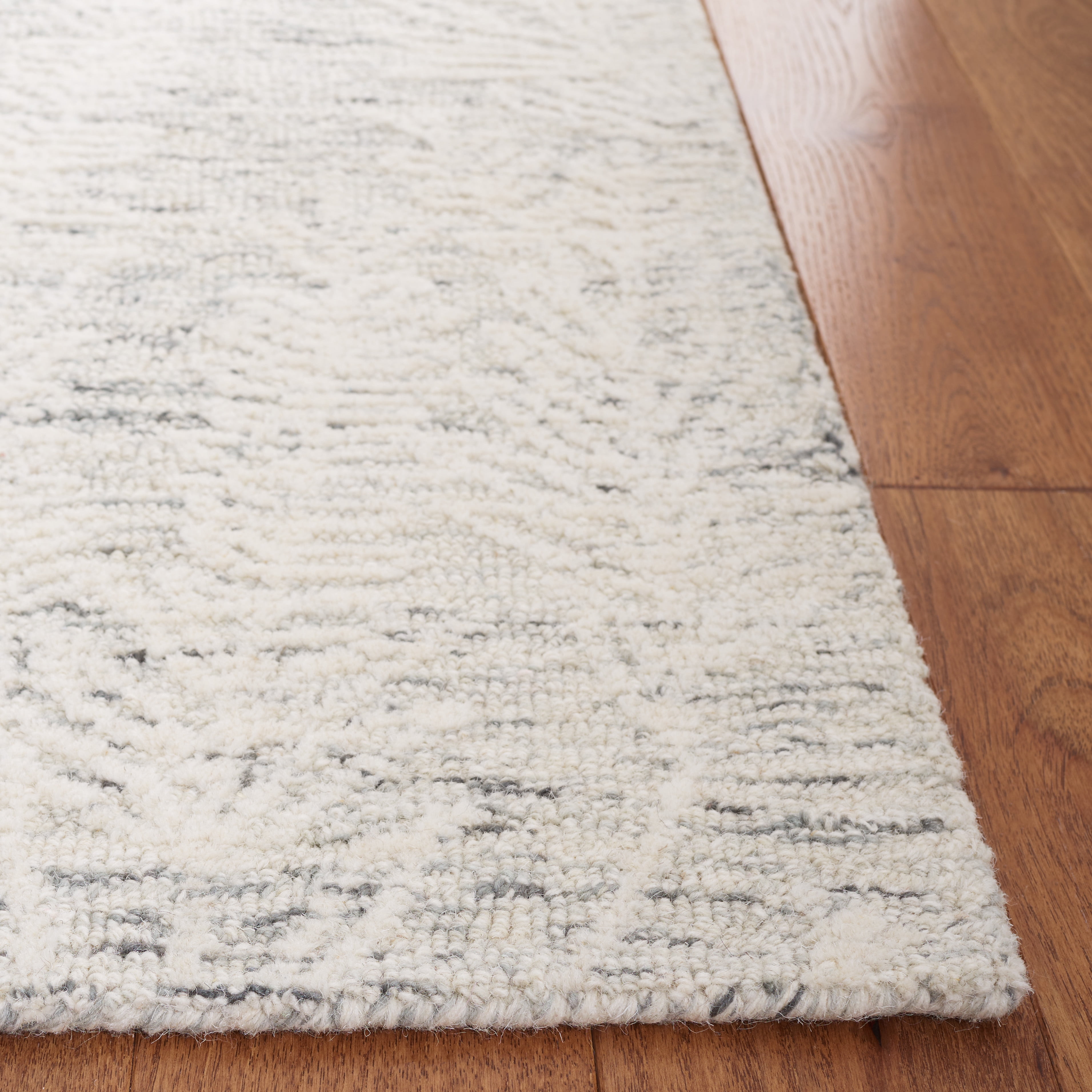 SAFAVIEH Metro Lolicia Distressed Area Rug, Grey/Ivory, 6' x 6' Square
