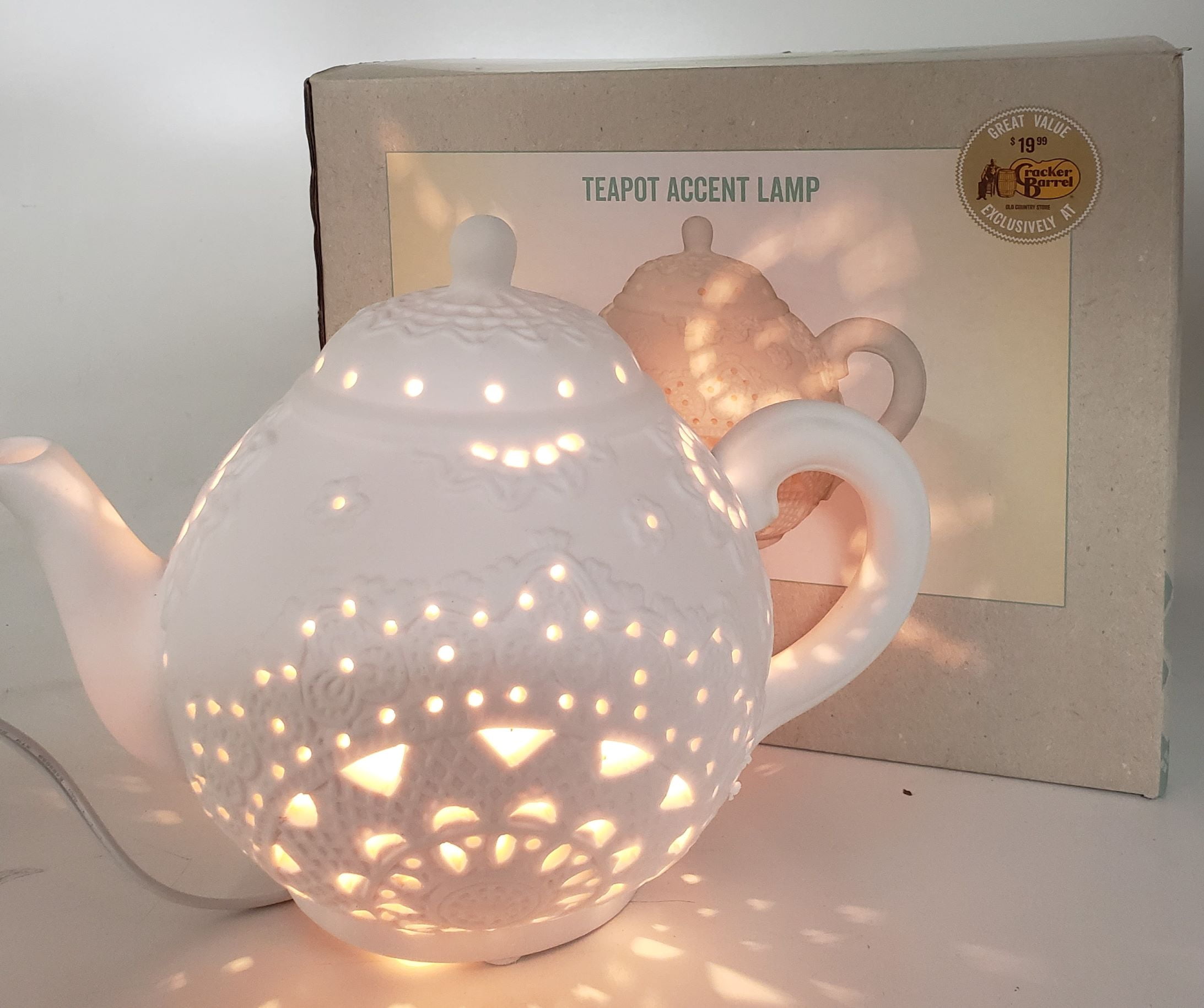 Cracker Barrel Exquisite Porcelain Teapot Accent Lamp
