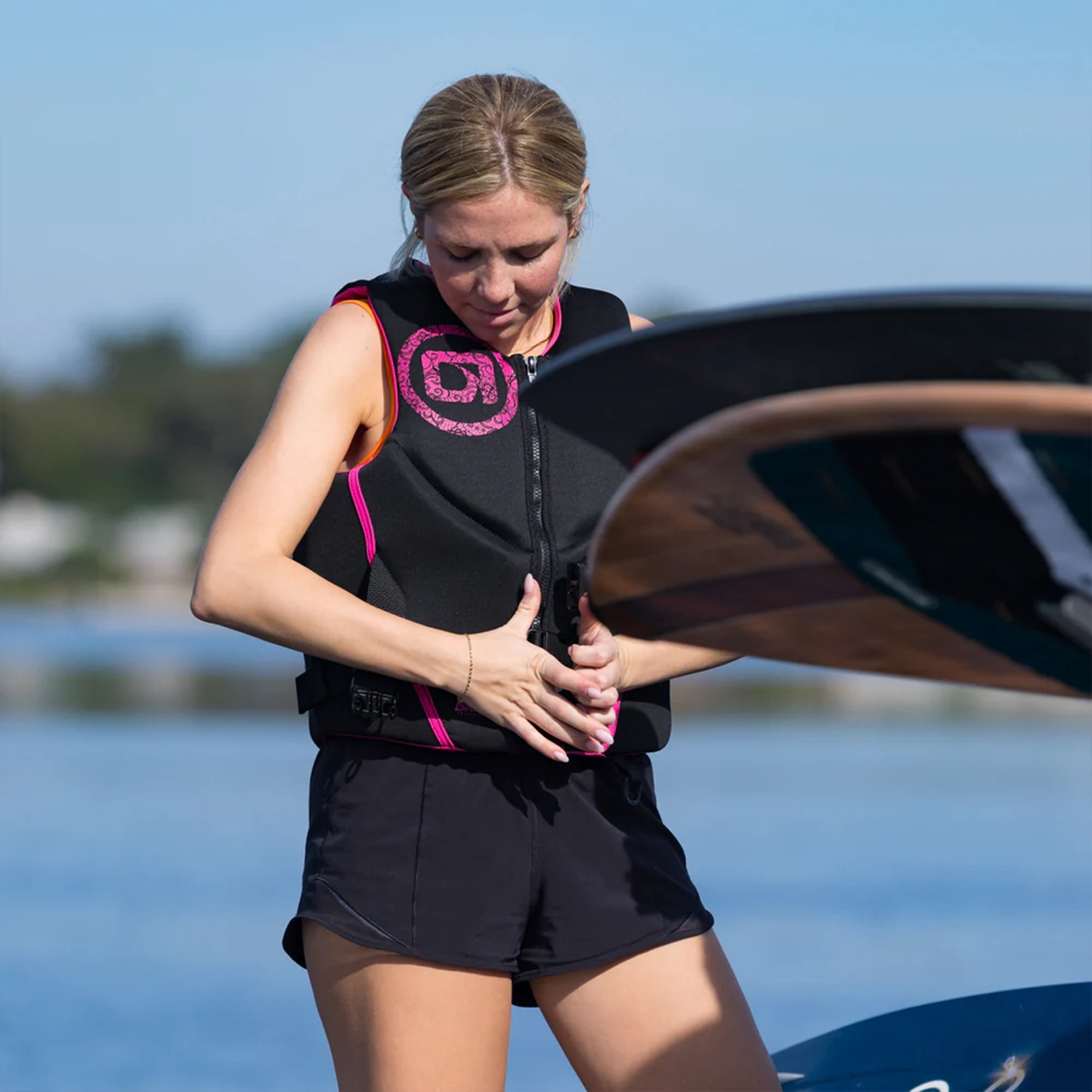 O'Brien Women's Traditional Neoprene USCGA Life Jacket with Zipper, Medium, Black/Pink