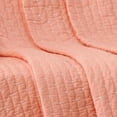 thumbnail image 3 of Manta acolchada Benzara Xumi 127 x 152 cm, color rosa coral, 3 of 6