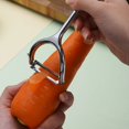 thumbnail image 3 of Cortadora giratoria de pelador de verduras Y con removedor de ojos de patata para pelar frutas y verduras - Gadgets de cocina, 3 of 5