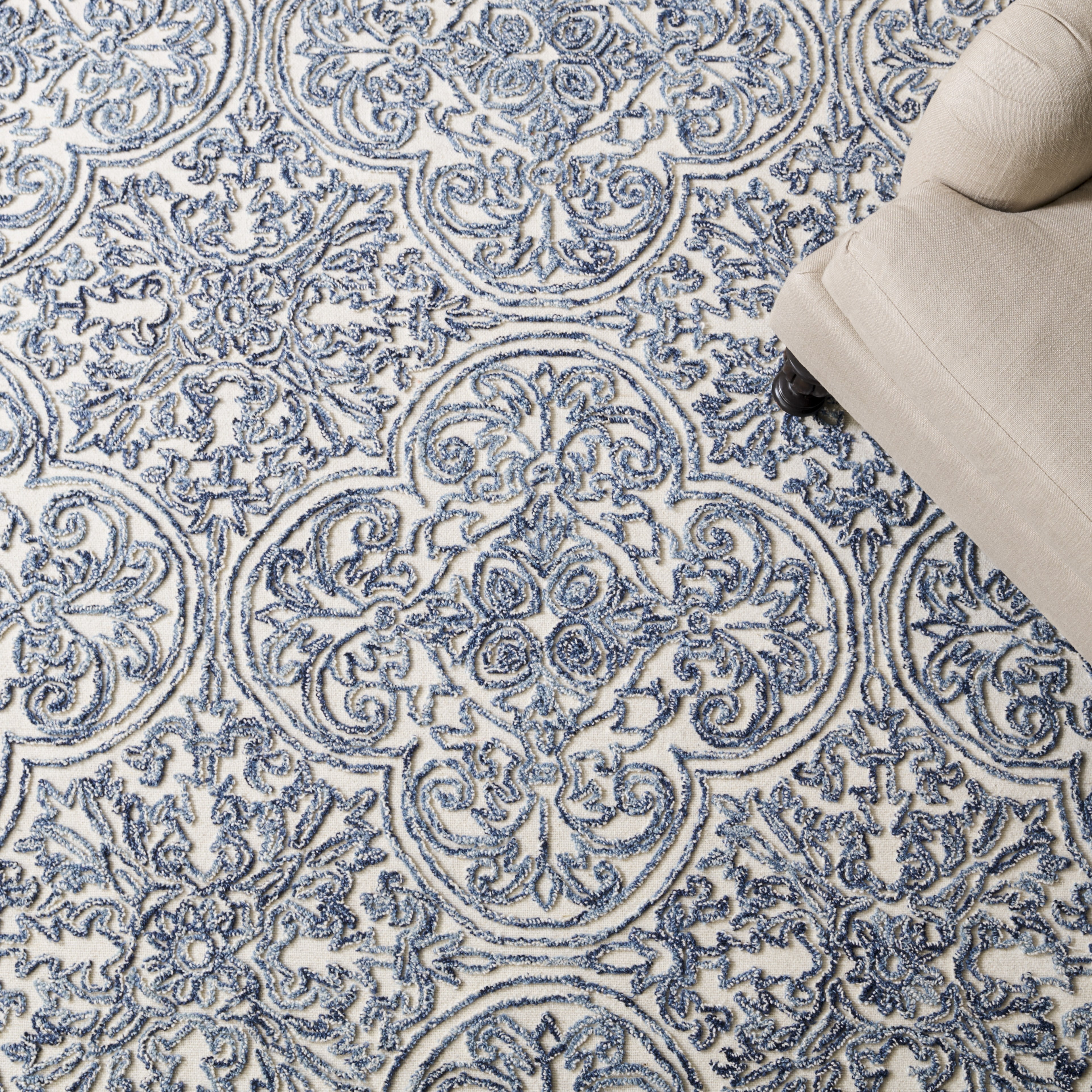 Safavieh Martha Stewart Trace Justina Floral Area Rug, Ivory/Blue, 8' x 10'
