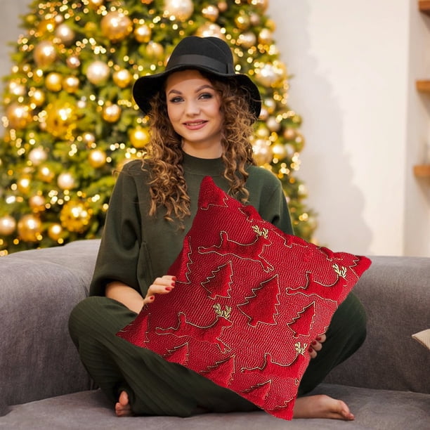 Funda de almohada bordada con copos de nieve y árbol de Navidad | Funda de cojín de poliéster suave para sofá, silla, sala de estar | Diseño navideño rojo y verde de 45 x 45 cm