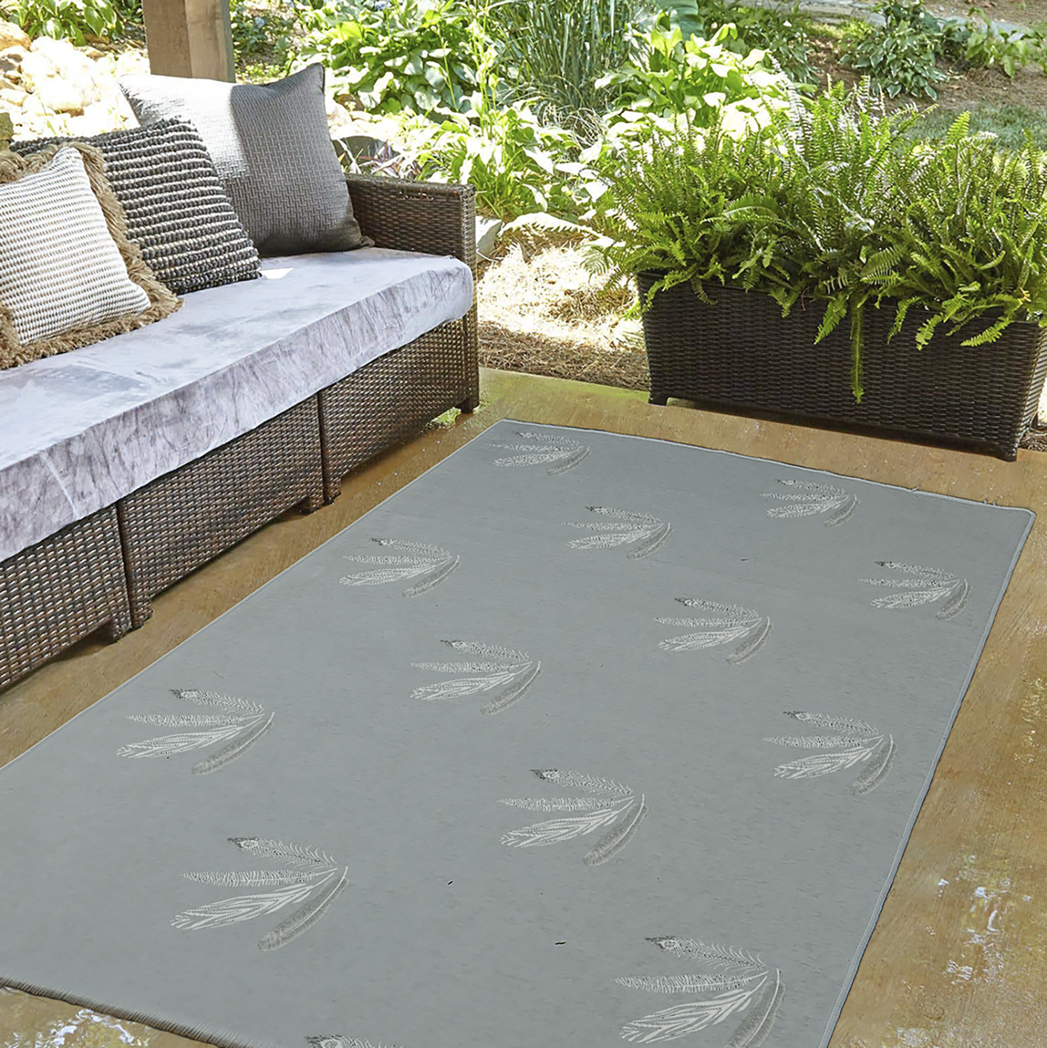 Simply Daisy 3' x 5' Gray Feather Pattern Spring Chenille Indoor/Outdoor Rug