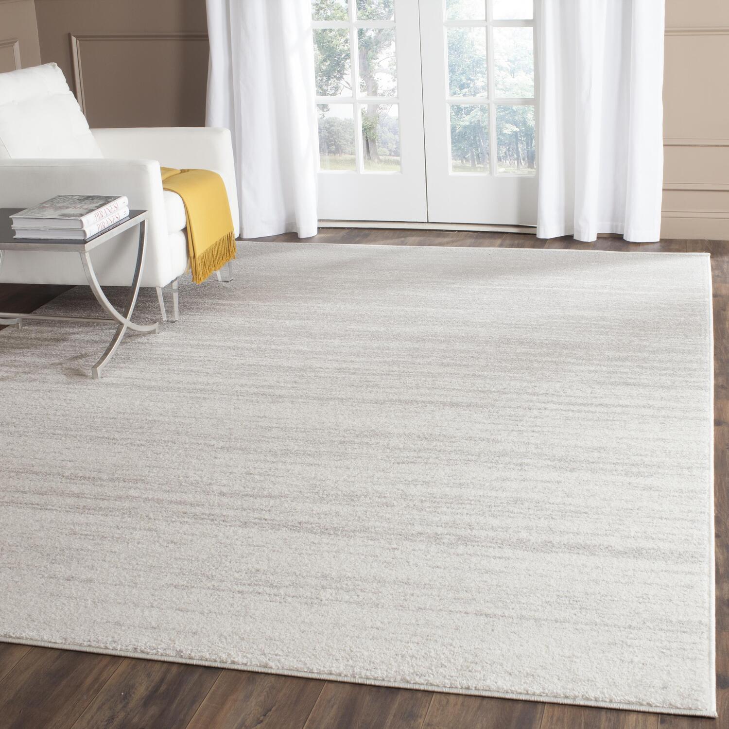 SAFAVIEH Adirondack Grayson Geometric Diamonds Area Rug, Ivory/Silver, 6' x 6' Round