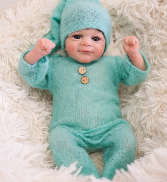 Lifelike Reborn Baby Dolls, 18 inch Realistic Newborn Real Life Baby Dolls Cloth Body Smiling Baby Dolls with Clothes and Toy Gift for Kids Age 3+