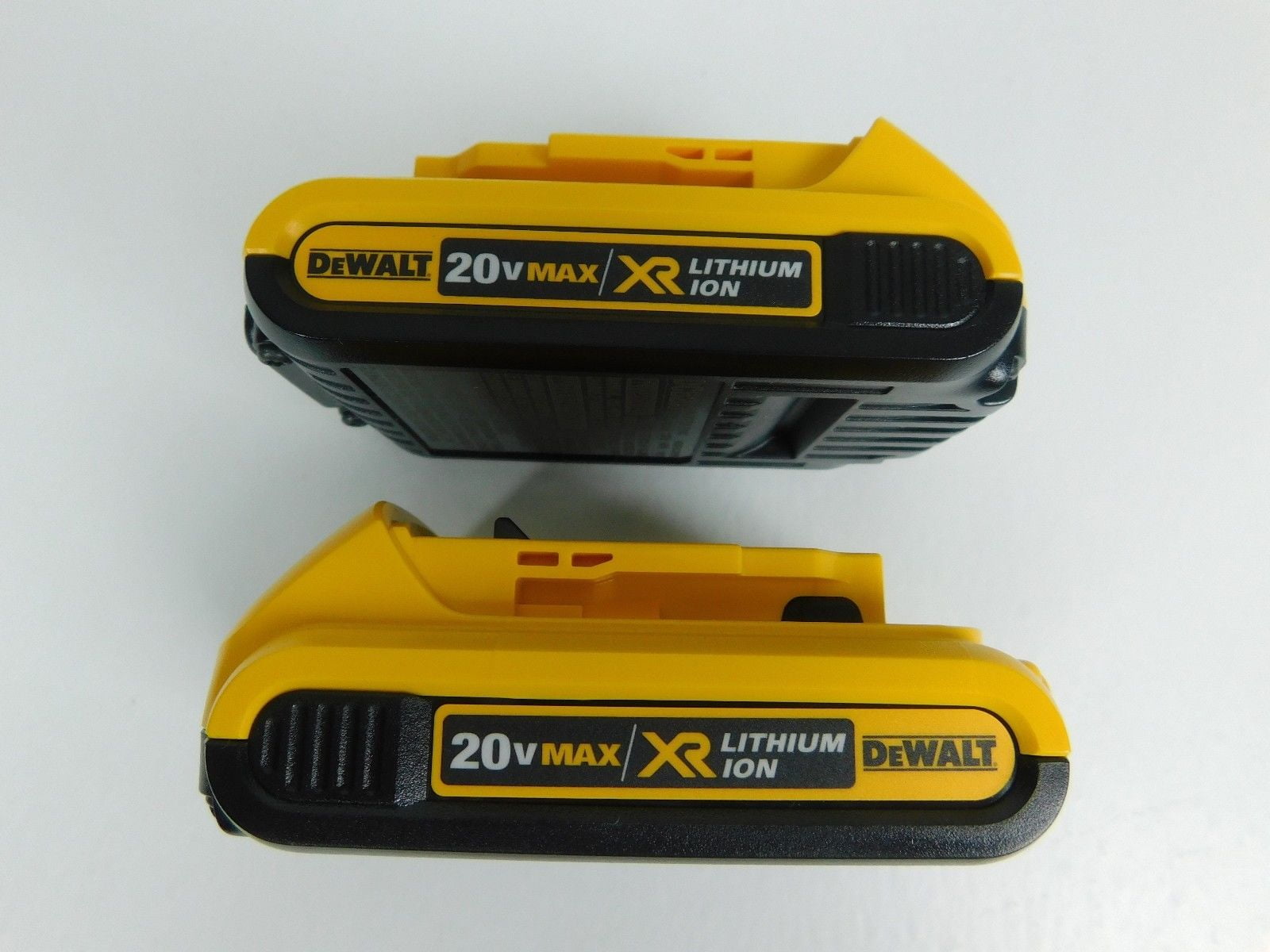 Batería compacta DeWalt DCB203 20 V 2.0 AHMax XR, ion de litio