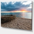 thumbnail image 1 of Designart - Bateau à Rames Rouillé sur le Sable au Coucher du Soleil - Toile d'Art de Paysage Marin Extra Large, 1 of 2