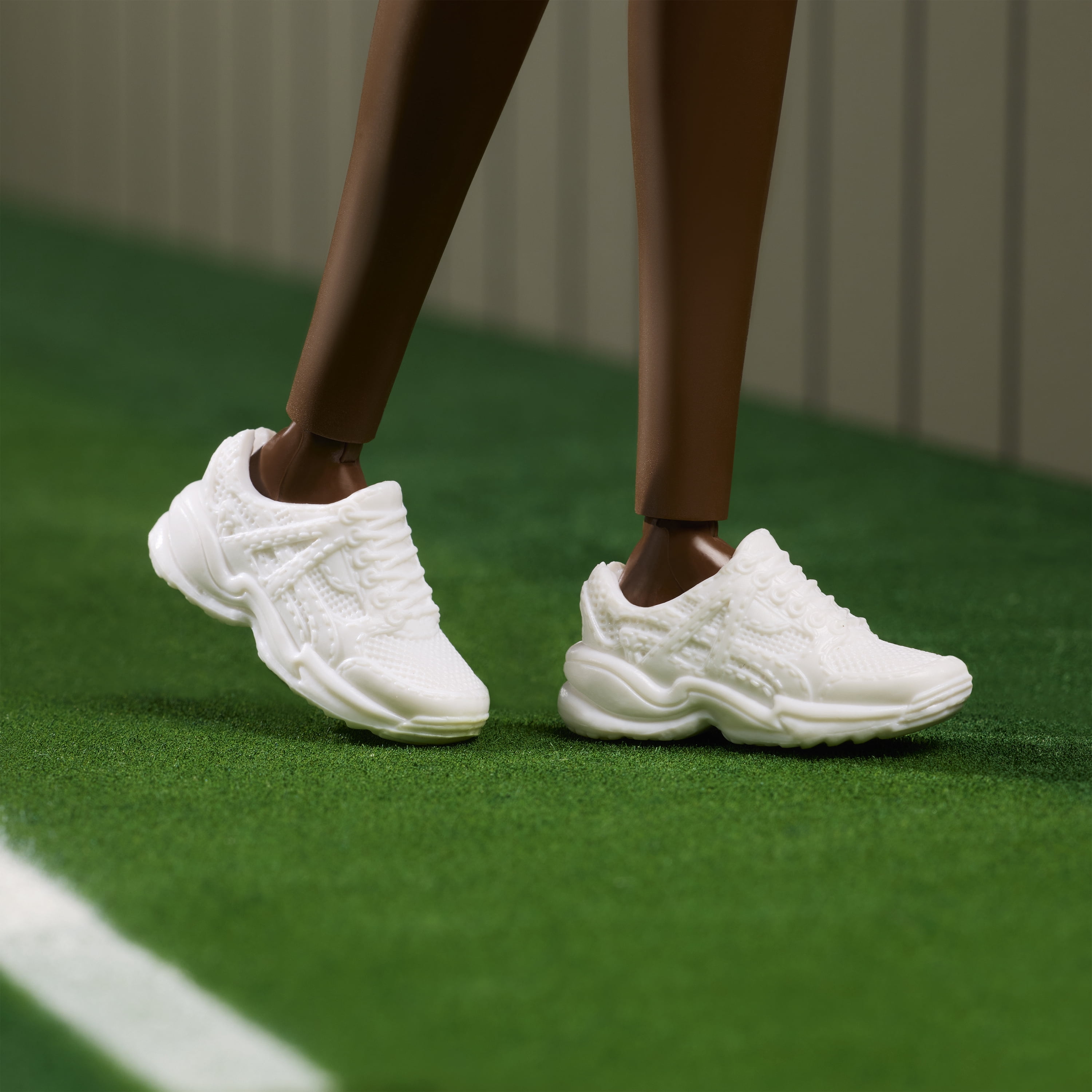 Barbie Inspiring Women Series, Venus Williams Fashion Doll with Signature Tennis Uniform
