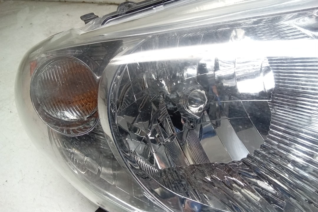 Pre-Owned 10 2010 Toyota Corolla Passenger RH Head Light Lamp OEM - Verify Specific Vehicle Fitment In Description - (Good)