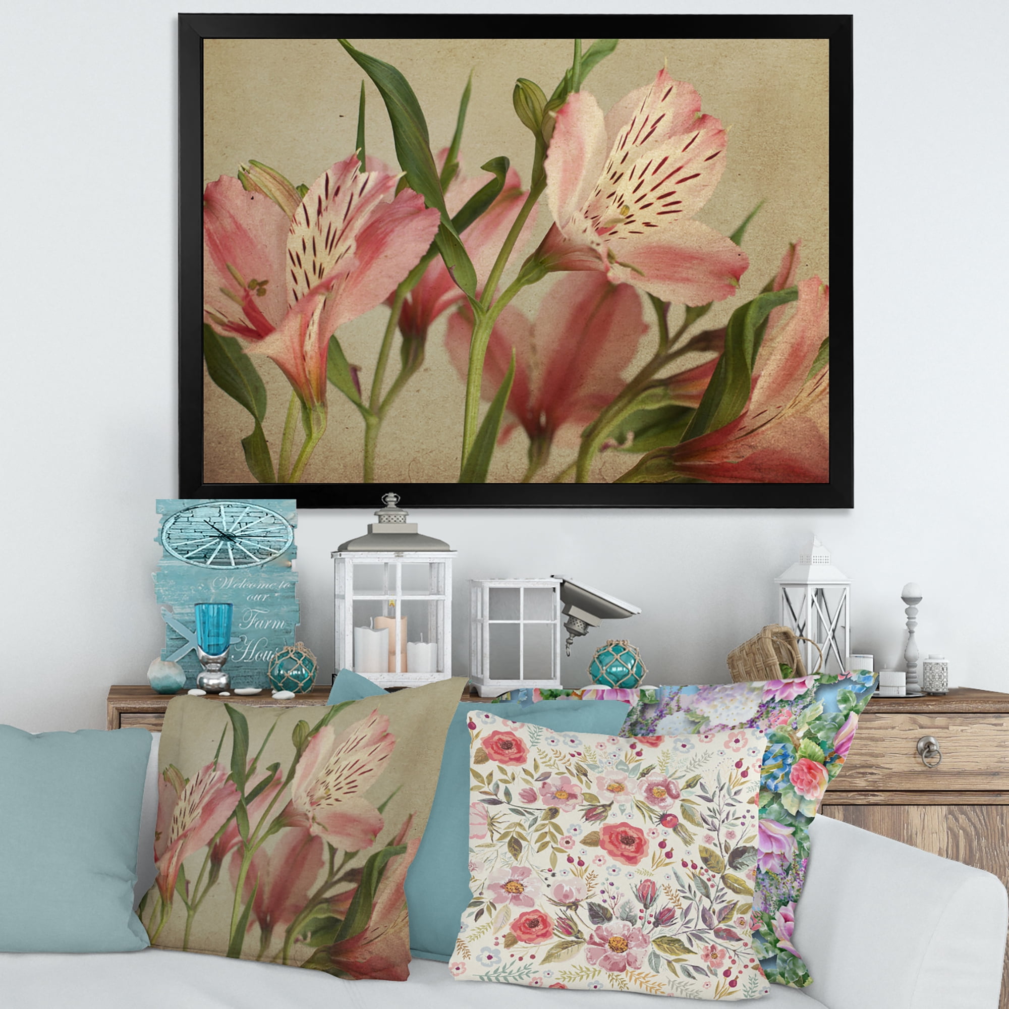 Designart 'Alstroemeria Flower Retro ' Traditional Framed Art Print