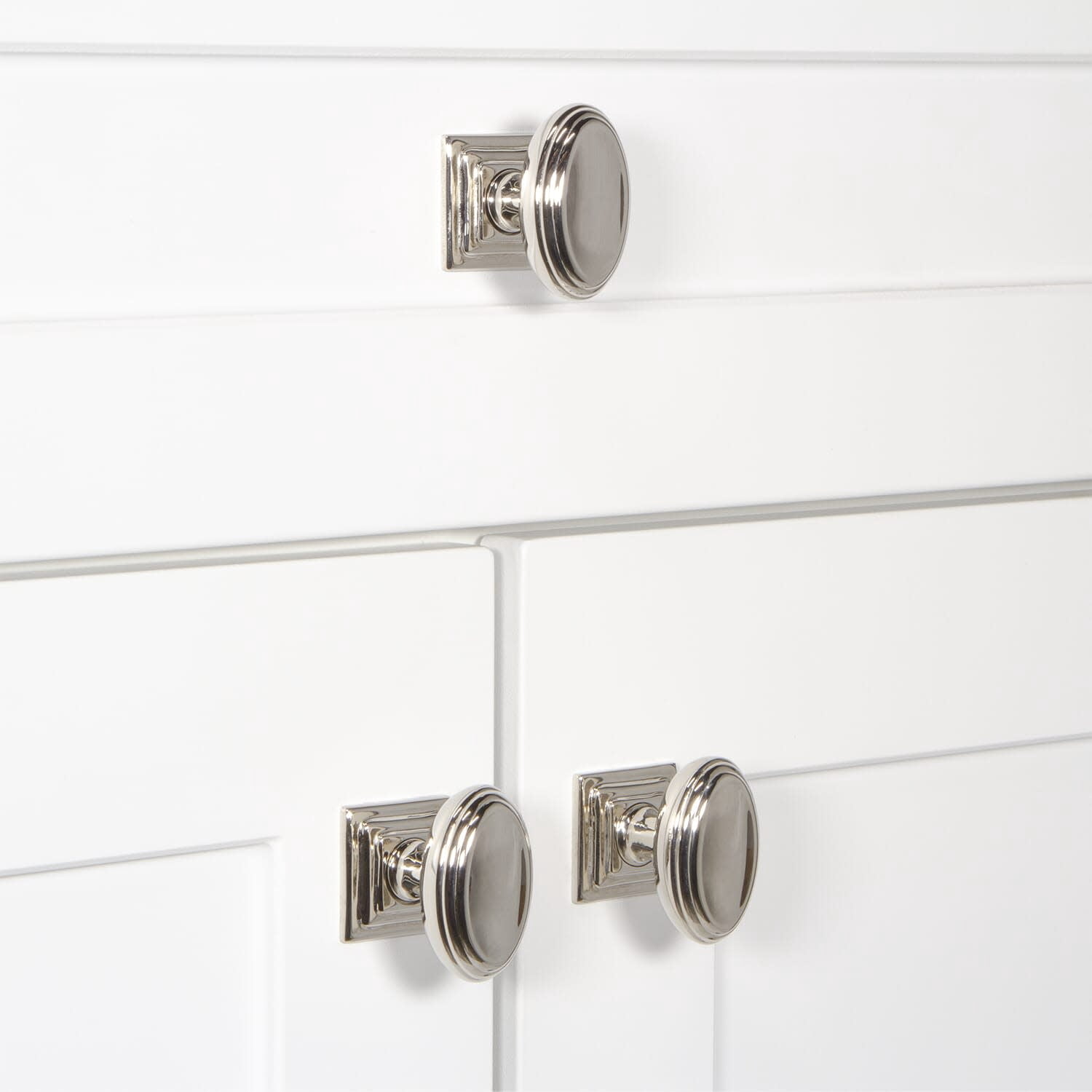 Grandeur 804724 Anneau 1-3/4" Solid Brass Flat Oval Cabinet Knob - Brass