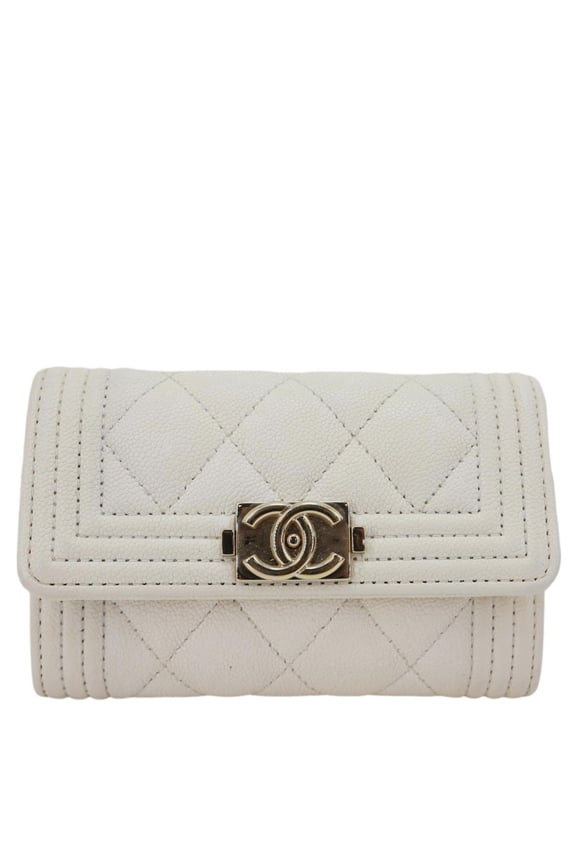 Pre-Owned Chanel Boy Quilted Caviar Leather Card Holder Off White