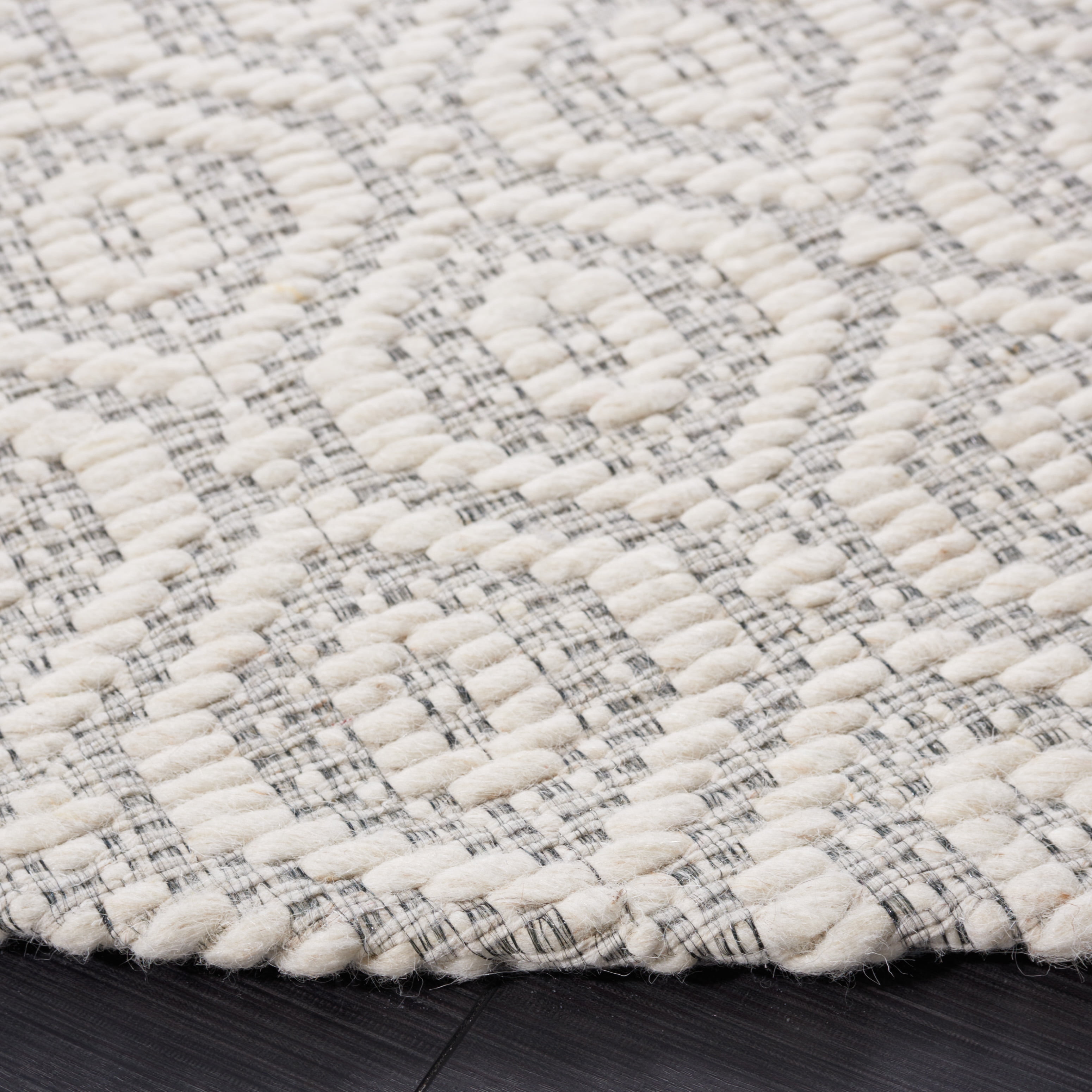 SAFAVIEH Marbella Fabiana Geometric Area Rug, Ivory/Beige, 6' x 6' Round