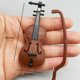 thumbnail image 2 of Mini violín en miniatura hecho a mano 1/12 Muebles de violín de madera para casa de muñecas, 2 of 6