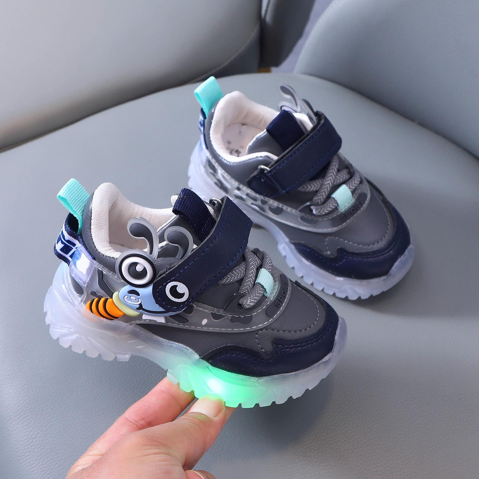 LEEy world Toddler Shoes Light Up Shoes for Girls Toddler Led Walking Shoes Girls Kids Children Baby Casual LED Shoes Girls Slip on Shoes Size 2 Blue