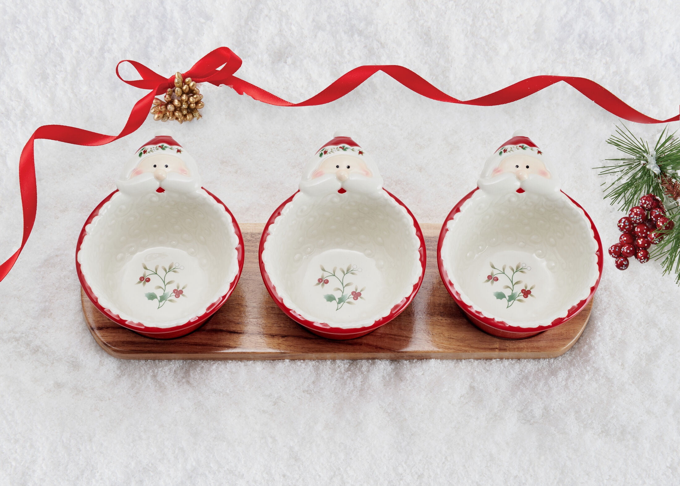 Pfaltzgraff Winterberry 3 Santa Dip Bowls with Wood Base