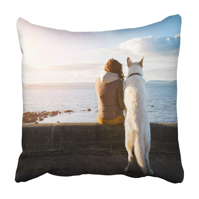 ABPHQTO Chica joven inconformista con su perro en una playa Funda de almohada Throw Pillow Cover Case 40x40 cm
