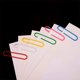 thumbnail image 2 of Paquete de 480 clips de plástico multicolor de 28 mm x 300 + 50 mm x 150 clips de papel de colores con caja de plástico, para papelería de oficina multicolor, 2 of 5