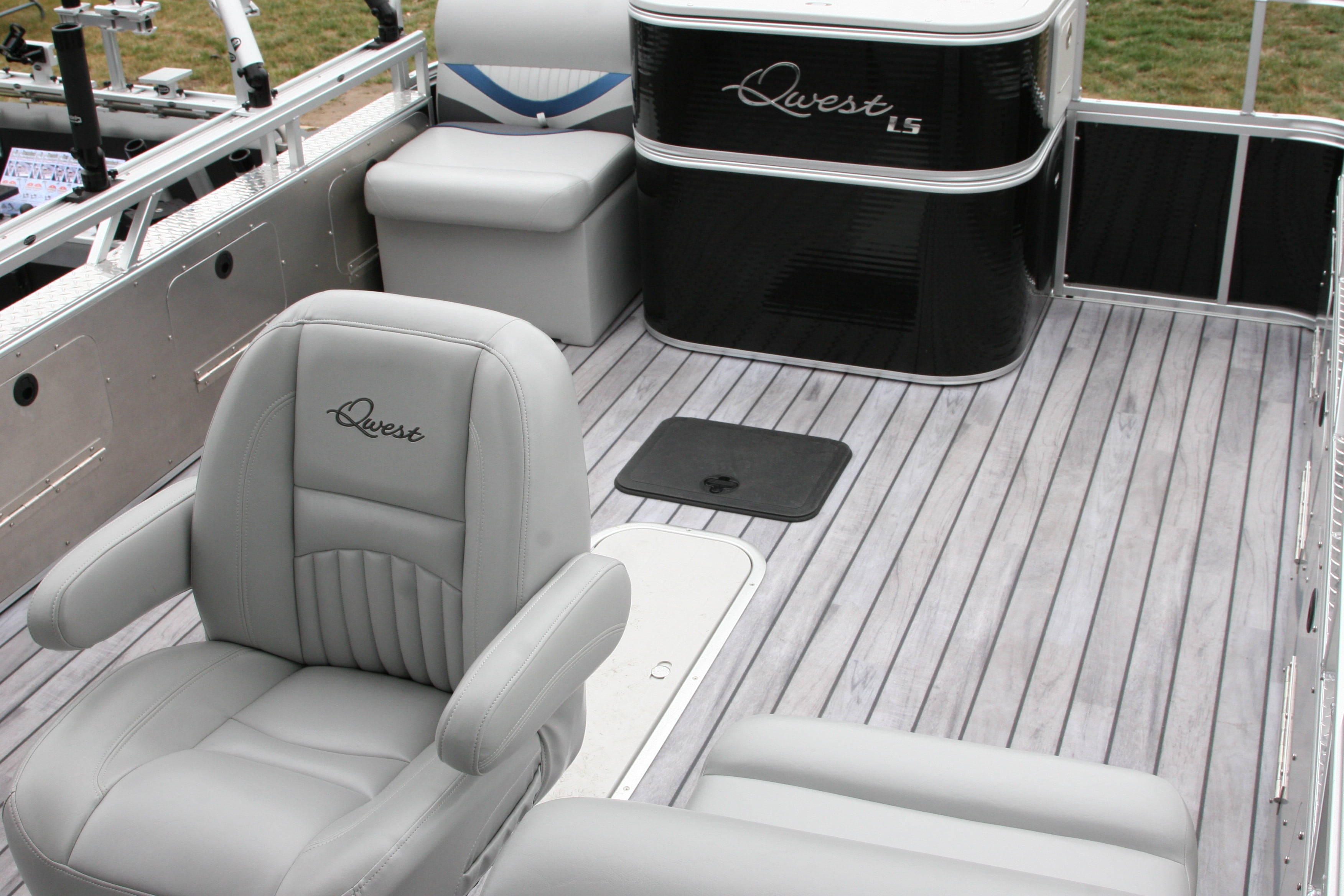 G-Floor Outdoor & Marine Vinyl Boat Flooring - 8.5' x 20' - Weathered Teak & Dark Holly