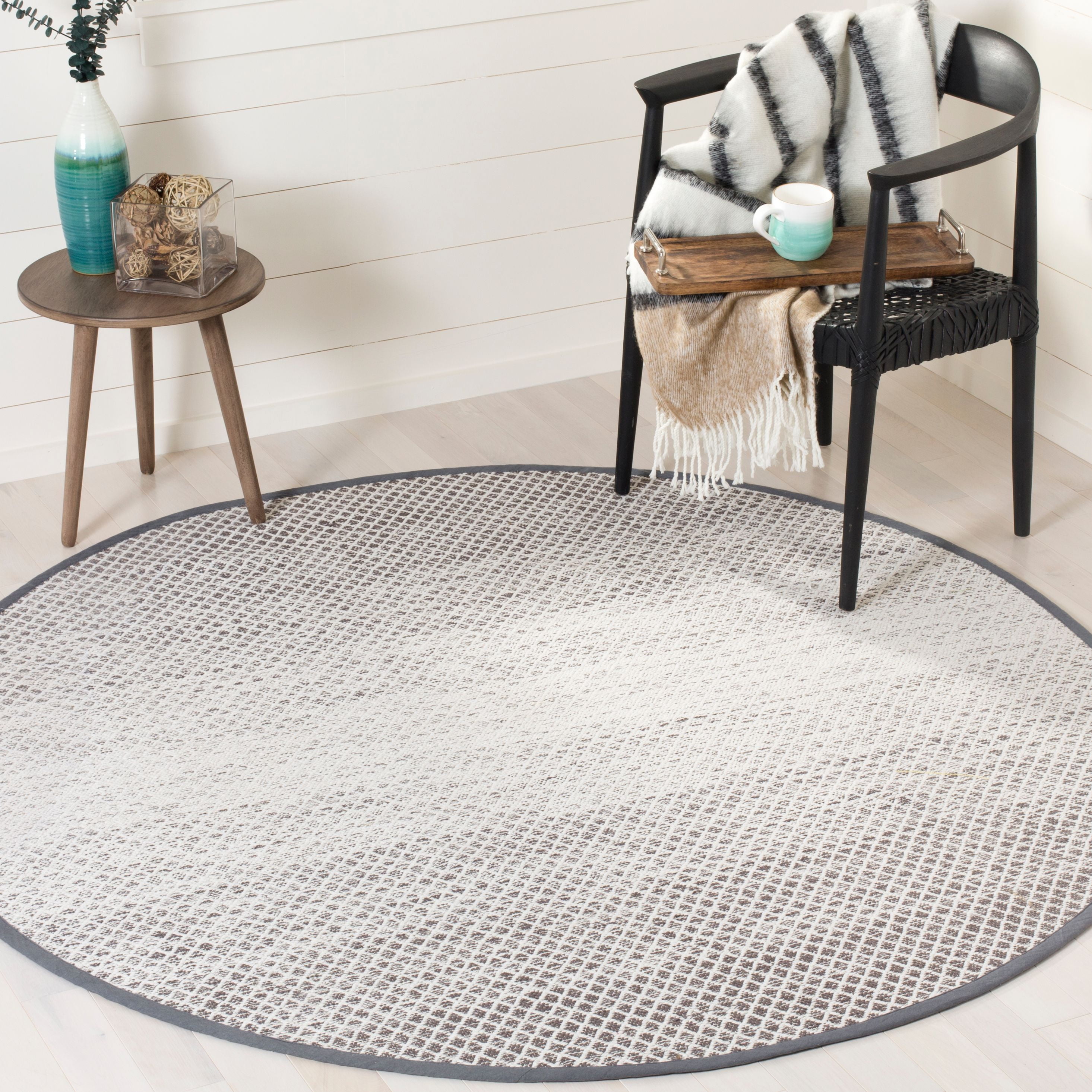 Safavieh Montauk Vaughn Geometric Area Rug or Runner