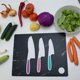 thumbnail image 4 of Juego de 3 cuchillos para niños - Agarre firme, bordes dentados y seguros - Coloridos cuchillos de cocina de nailon para niños pequeños para cortar frutas, ensaladas, pasteles y lechugas, 4 of 5